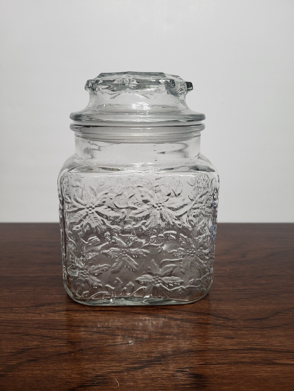 Princess House Fantasia Crystal Glass Poinsettia 6.5" Square Canister And Lidv